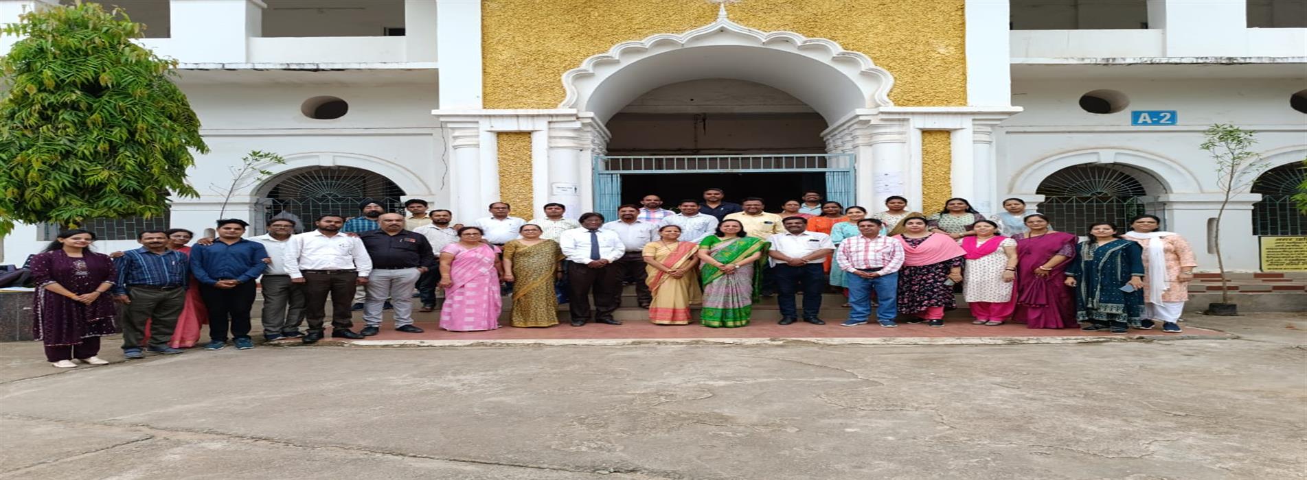 Honourable Vice Chancellor, hemchand Yadav Vishwavidyalaya as chief guest in the one week state lele